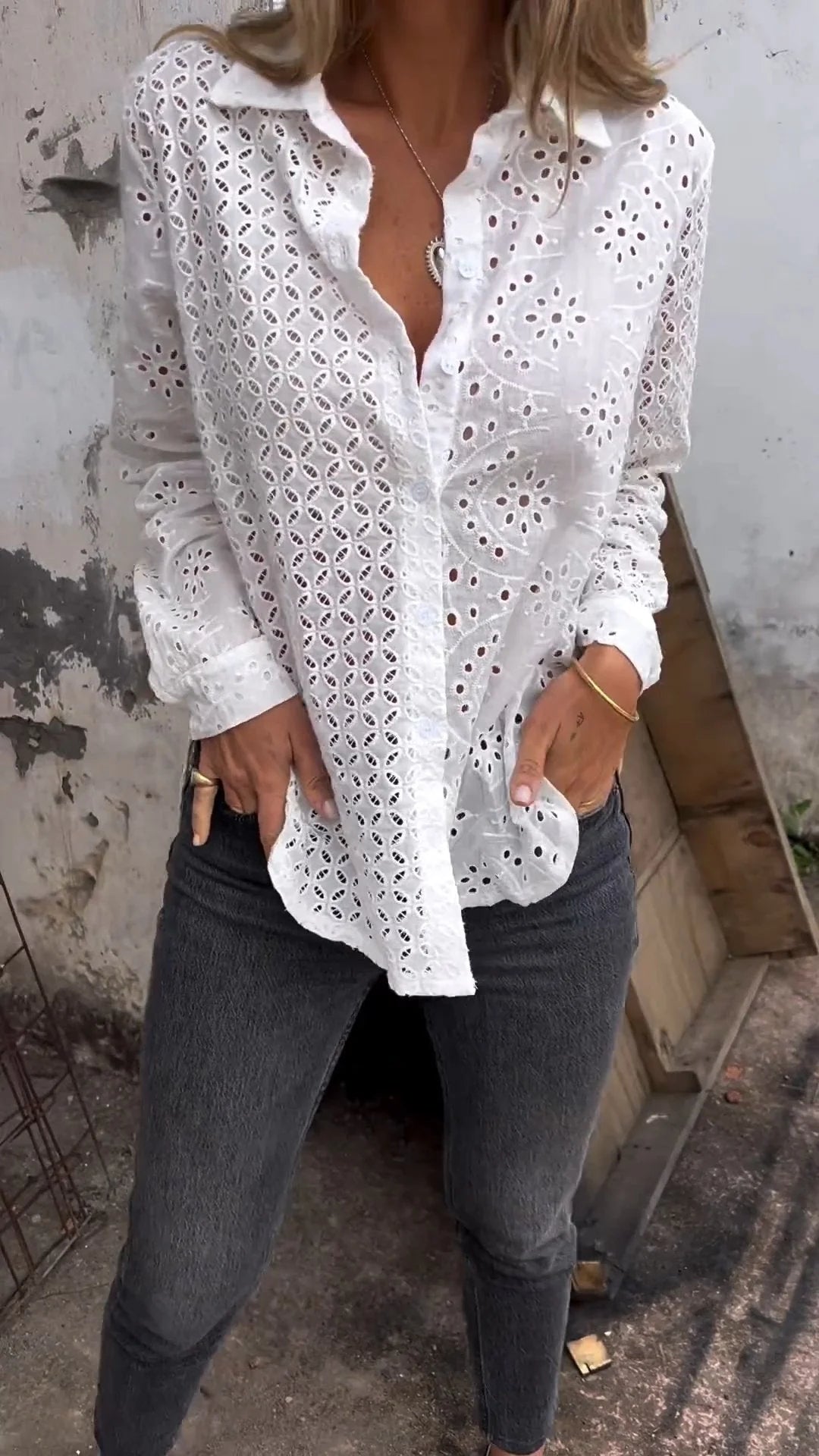 Bela srajca s praznim vzorcem